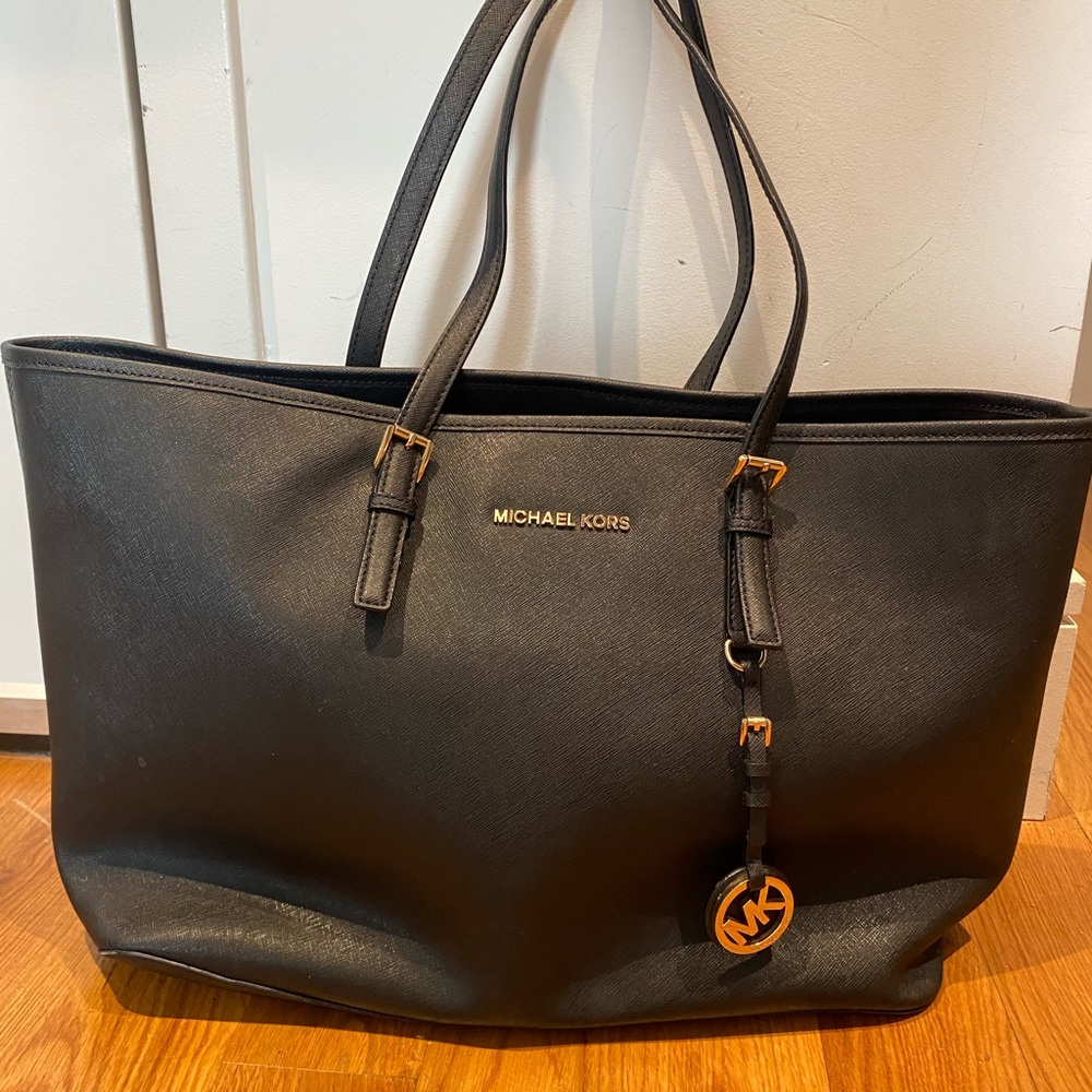 Michael Kors Jet Set Travel Medium Tote